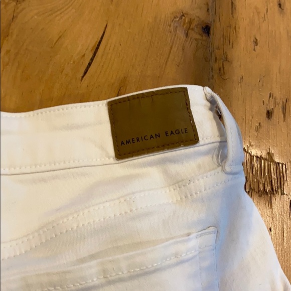 Women’s American Eagle White Jean shorts - Picture 3 of 4